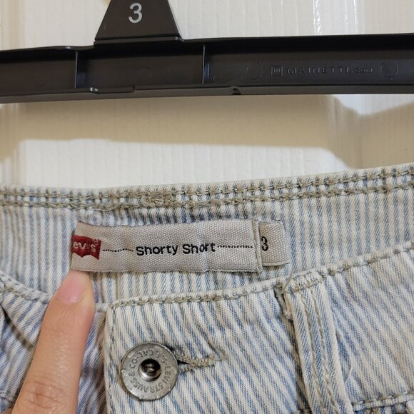 Levi's Striped Shorty Short Size 3, Like New - Picture 2 of 4